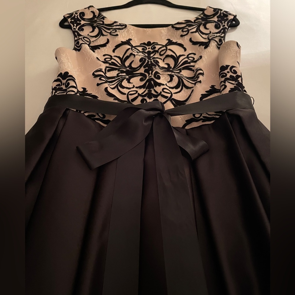 Betsy & Adam Black Lace Floral Gown Prom Dress Size 10 - Picture 9 of 14